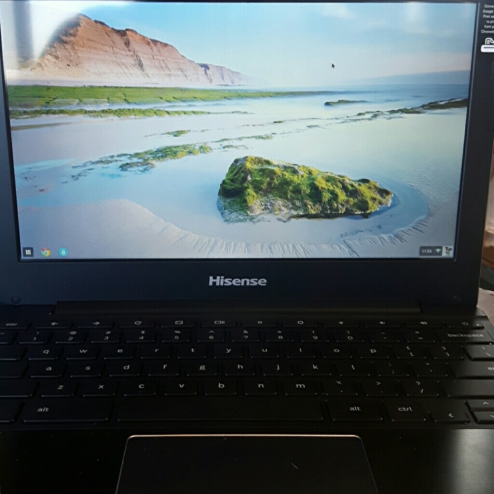 Black laptop Hisense